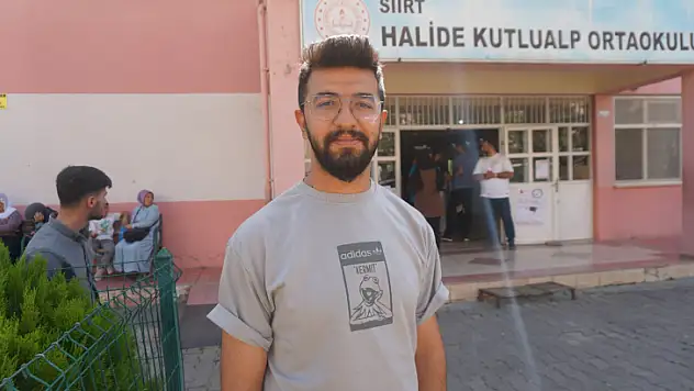 YKS'ye Giren Siirtli Genç Sınava Sınavın Heyecanını ve Stresini Sevdiğim İçin Giriyorum
