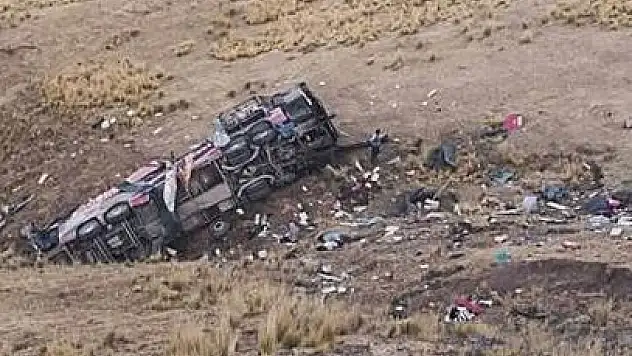 Yolcu Otobüsü Uçuruma Yuvarlandı: 21 Ölü, 20 Yaralı