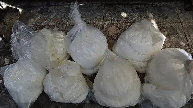 YÖRESEL LEZZETLERİMİZDEN BİRİ OLAN SİİRT PEYNİRİ TEZGÂHLARDA YERİNİ ALDI