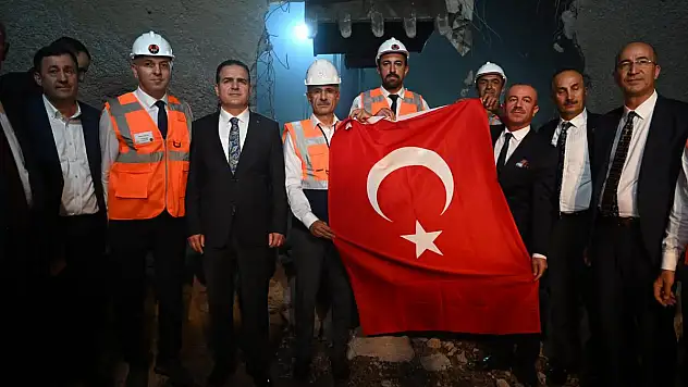 Yüksekova-Yeniköprü Tünelinde Işık Göründü