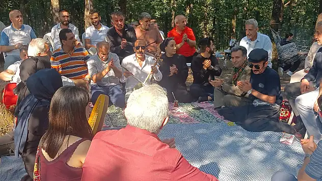 Yüzlerce Eruhlu İstanbul'daki Geleneksel Piknikte Buluştu