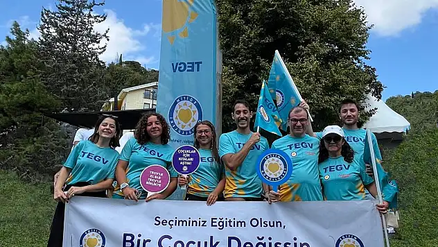 Yüzücüler TEGV'li Çocuklara Eğitim Desteği İçin Yarıştı