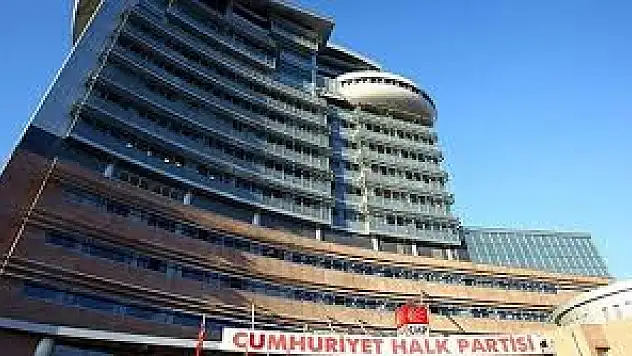 Zeki Sarıhan'ın Kaleminden CHP Gündemdeyken…