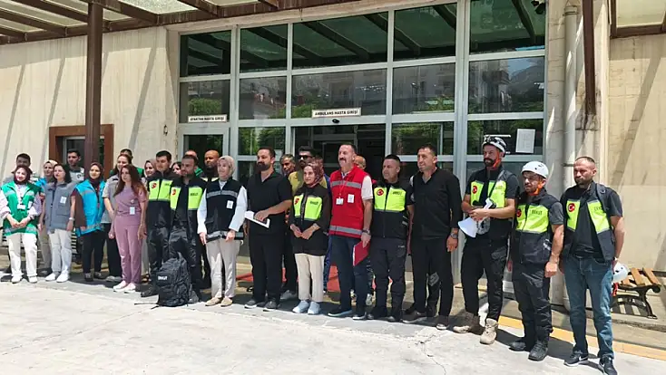 Eruh Devlet Hastanesi'nde Gerçeğini Aratmayan Deprem ve Yangın Tatbikatı