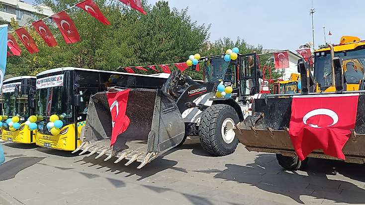 Siirt Belediyesi Araç Filosunu Güçlendirdi: 15 Yeni Otobüs ve 6 İş Makinesi Hizmete Alındı