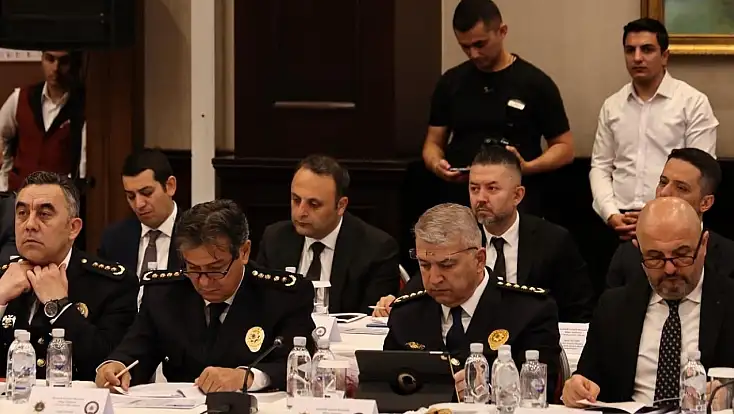 Siirt Emniyet Müdürü Mehmet Özdemir, Mardin'deki Narkotik Zirvesine Katıldı