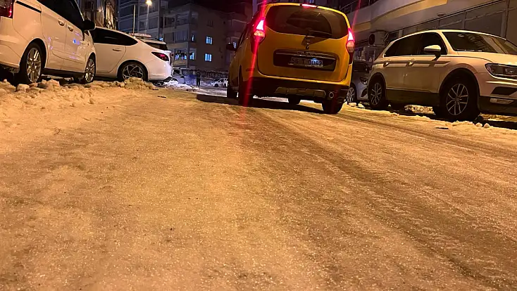Siirt’te Ciddi Buzlanma Uyarısı: Cadde ve Sokaklar Risk Oluşturuyor