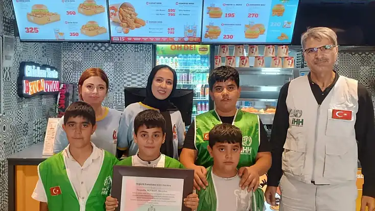 Siirt’te Filistin İçin Duyarlılık Gösteren Esnafa Teşekkür Belgesi