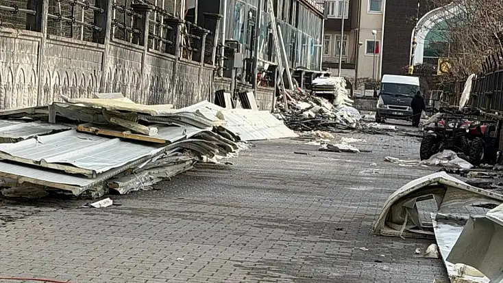 Siirt'te İşlek Cadde Uzun Süredir Temizlenmiyor