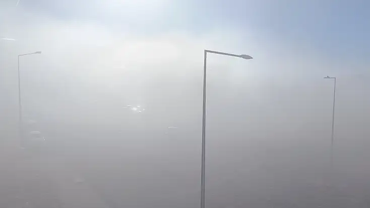 Siirt’te Yoğun Sis Görüş Mesafesini 50 Metreye Kadar Düşürdü