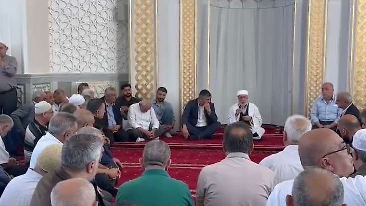 Siirtli Kanaat Önderi Şeyh Muiniddin Aydın, İstanbul’da Husumetli İki Aileyi Barıştırdı