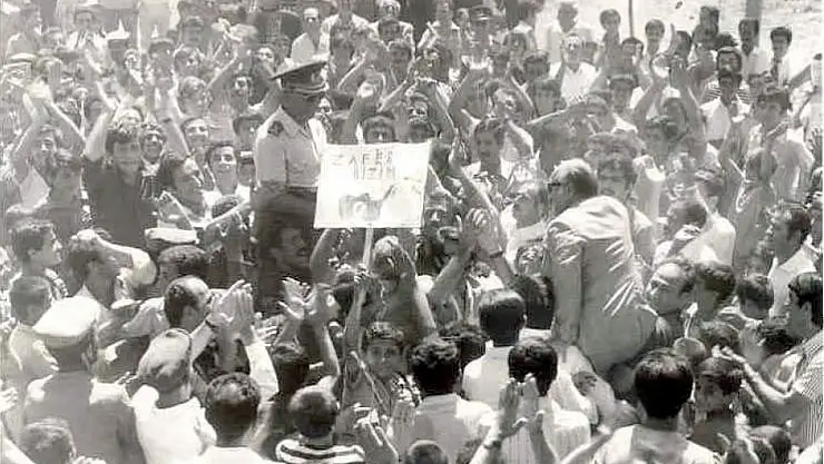 1974 Kıbrıs Zaferinden Sonra Siirt'te Düzenlenen Kutlamalardan Bir Kare Ortaya Çıktı