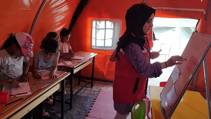 'Kırmızı Yelekliler' İş Başında