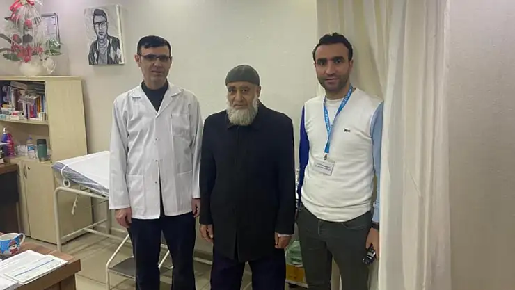 68 YAŞINDAKİ HASTA BAĞIRSAK KANSERİ AMELİYATIYLA ŞİFA BULDU