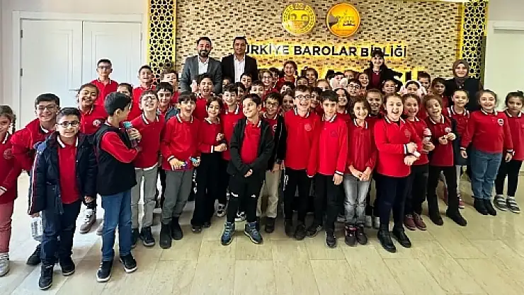 80. Yıl İlkokulu Öğrencilerinden Siirt Barosu'na Ziyaret