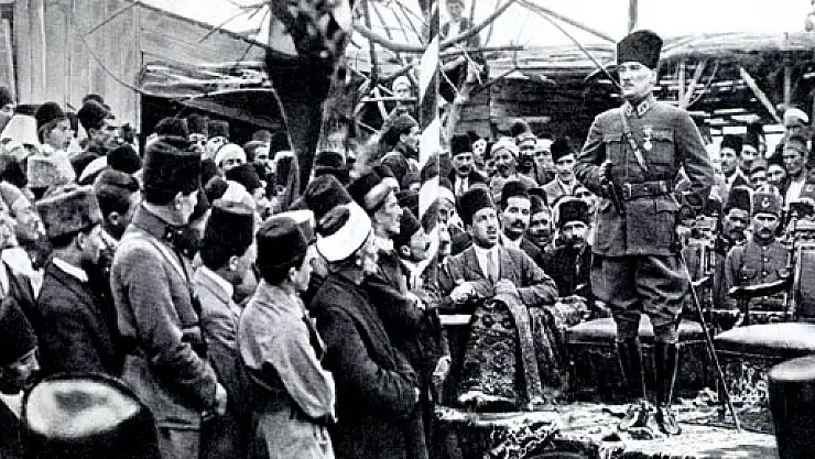 Atatürk ve İzmir Marşı
