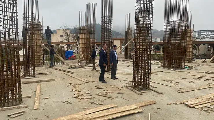 Bağlı, Veysel Karani Beldesinde Yapımı Devam Eden Cami Çalışmalarını İnceledi