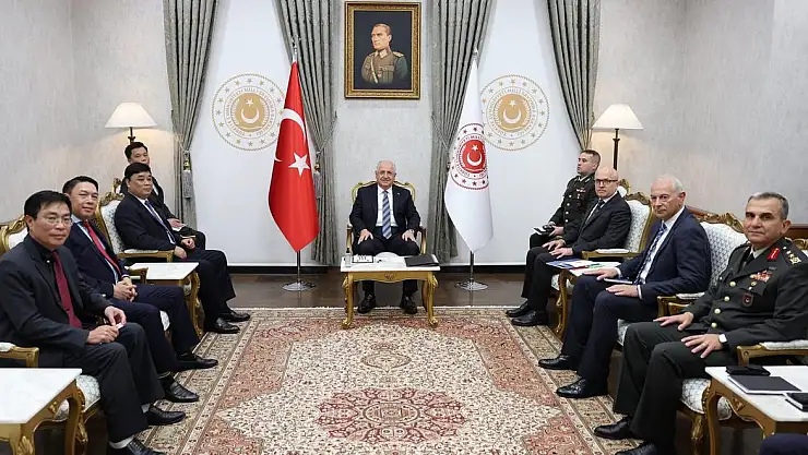 Bakan Güler, Vietnam Savunma Sanayi Başkanı Quang Tuan'ı Kabul Etti