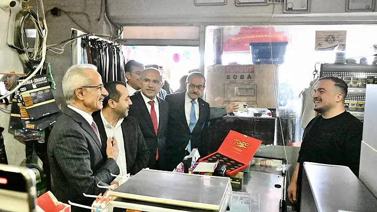 Bakan Uraloğlu, 5.9'luk Depremle Sarsılan Kale'deydi