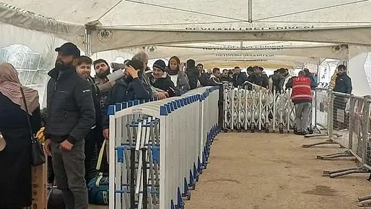 Bakan Yerlikaya: 450 Bin Suriyeli Ülkelerine Döndü