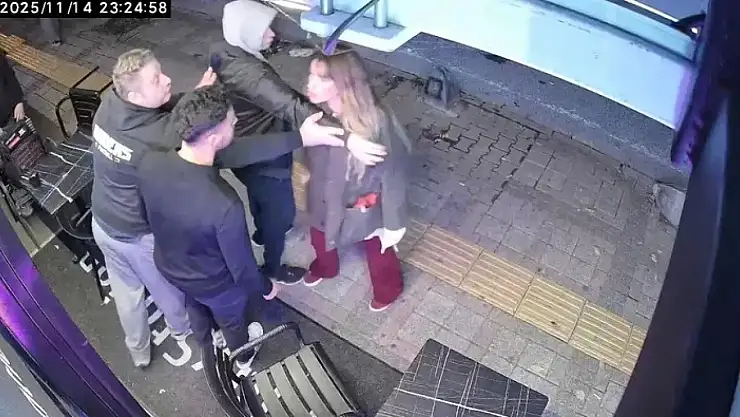 Bakırköy'de Siirtli alkollü kadın ortalığı birbirine kattı! Tekme atıp 'Belki çocuğun olmaz' dediği anlar kamerada