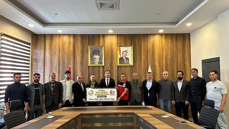 Batman'da 340 bin lira ile rekor fiyata satılan bir kilo balın geliri besicilere verildi! Siirt'e de Örnek Olur mu?