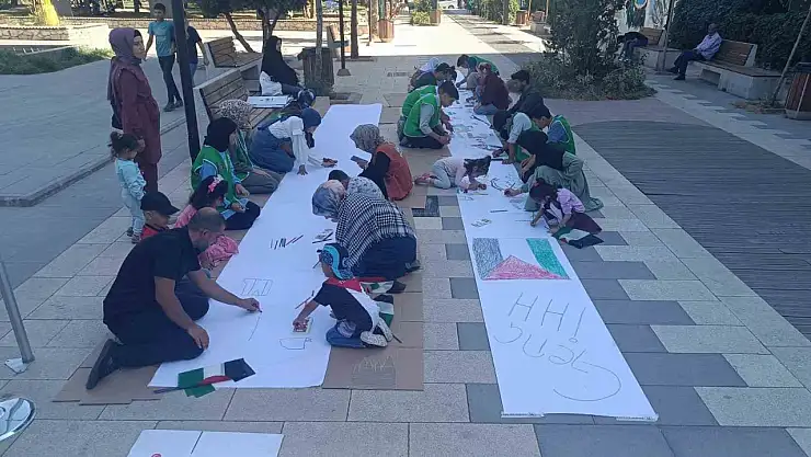 Batman'da İsrail'in Gazze saldırılarına çizimlerle tepki gösterildi