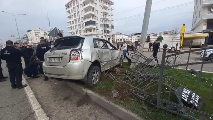 Batman-Siirt Çevre Yolunda Bariyeri Aşıp Beton Direğe Çarpan Sürücü Yaralandı