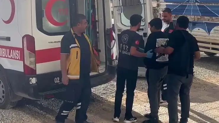 Beton mikseri ve iki aracın karıştığı kazada 2 kişi yaralandı