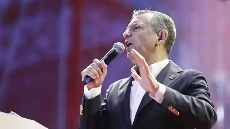 CHP'li Özgür Özel AK Parti'ye geçen belediye başkanlarına çattı