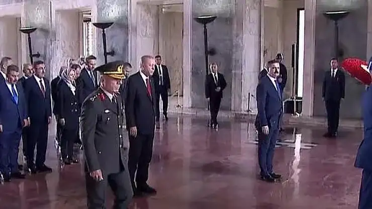 Cumhurbaşkanı Erdoğan ve Yeni Kabine Üyelerinden Anıtkabir'e Ziyaret