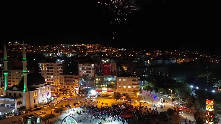 Cumhuriyet'in 102'nci Yılında Siirt Fener Alayıyla Aydınlandı