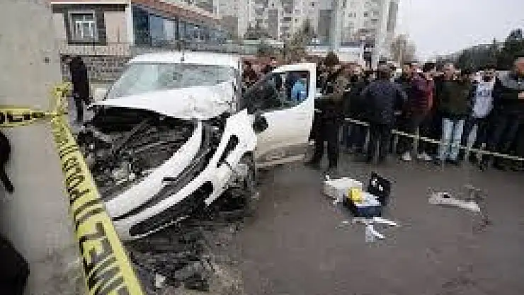 Diyarbakır'da hafif ticari aracın çarptığı yaya hayatını kaybetti