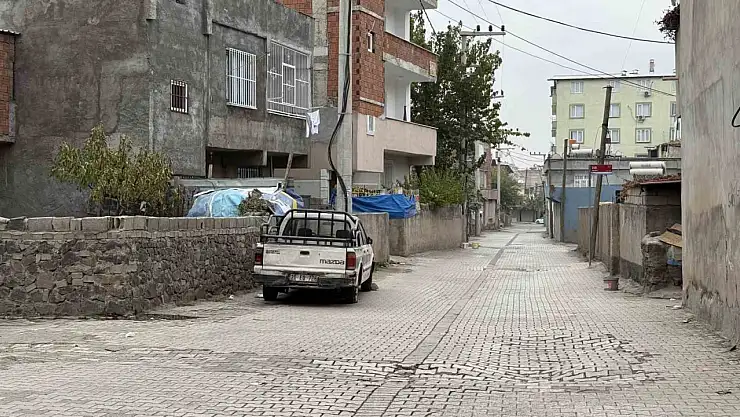 Diyarbakır'da halı saha dönüşü otomobile silahlı saldırı: 1 ölü, 1 yaralı
