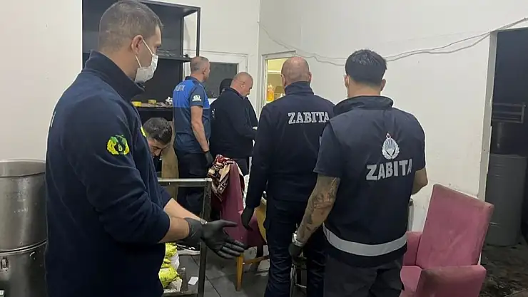 Diyarbakır'da Tarihi Geçmiş Tonlarca Et Ele Geçirildi: Yemek Fabrikası Mühürlendi