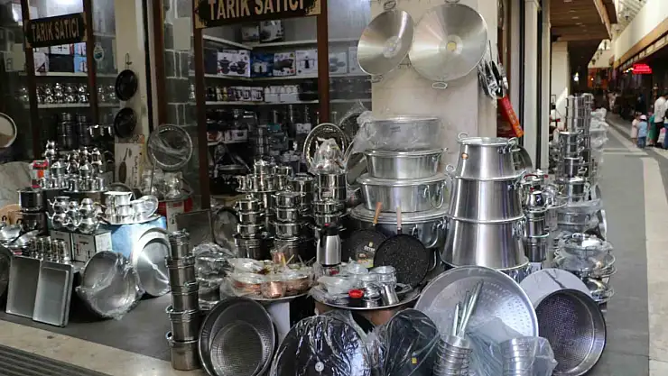 Bu çarşıda her şey kiloyla satılıyor