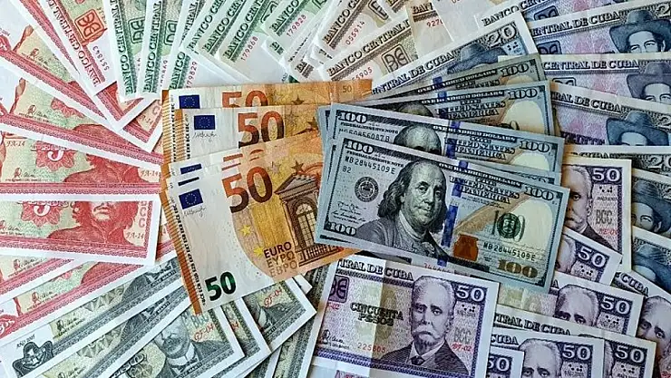 Dolar Yükselişte, Euro ve Sterlin Geriledi: Piyasalarda Günün Döviz Tabloları
