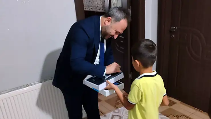 Engelli Bireyin Kardeşine Hediye Tablet