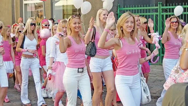 Erkek kıtlığı olan ülkede kadınlar ''saatlik koca'' kiralıyor