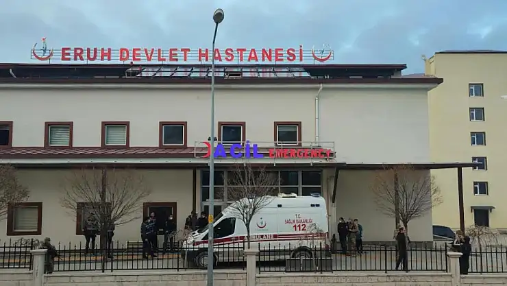 Eruh'ta Traktör Devrildi, 2'si Ağır, 7 Kişi Yaralandı
