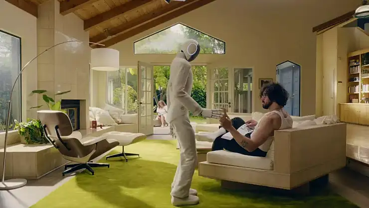Evde İnsan Gibi Görev Yapabilen Robot NEO Tanıtıldı: Çamaşır Katlıyor, Rafları Düzenliyor, Kişisel Asistan Oluyor