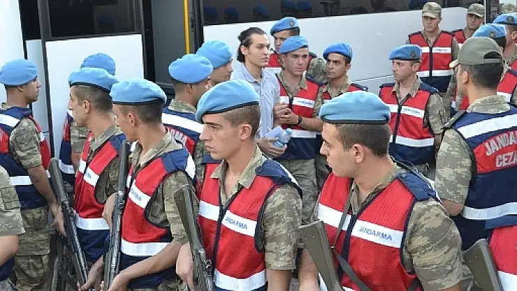 FETÖ Davasında 17 Asker Tahliye Edildi