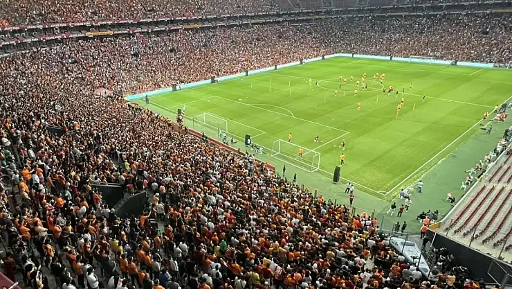 Galatasaraylı Futbolcular Derbiye Köpeklerle Çıkacak: Süper Lig'de Bir İlk!