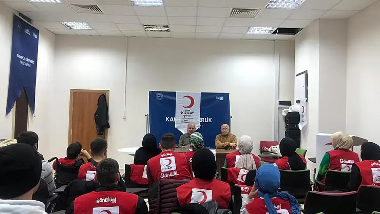 Gazeteci Yazar Ayhan Mergen, Üniversiteli Gençlerle Buluştu