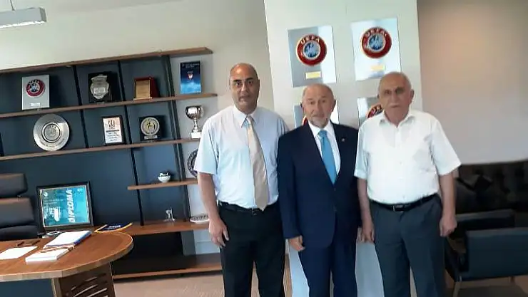 GAZETENİZ SİİRT'TEN TFF BAŞKANI NİHAT ÖZDEMİR'E ZİYARET