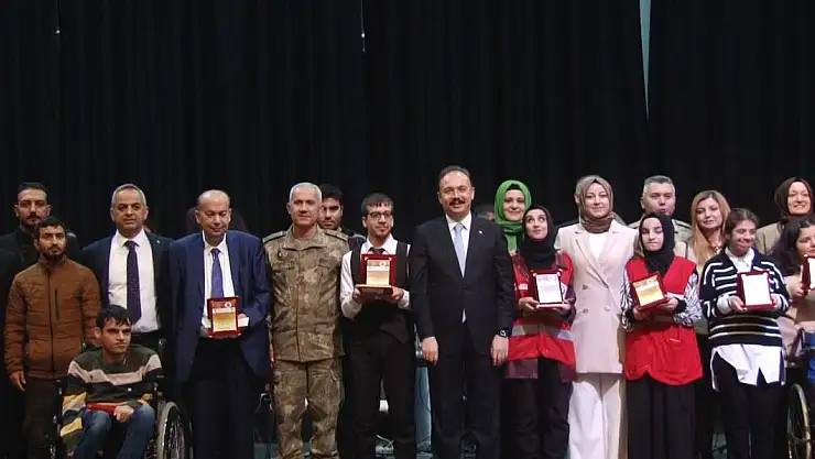 Geleneksel Yarışma İlgi Gördü Engelliler Engelleri Aştılar