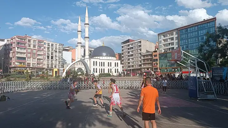 Genç Basketbolcular Meydanda