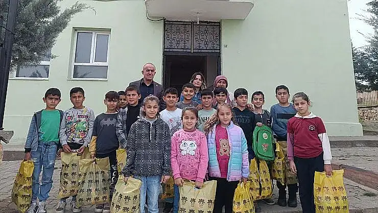 Gökçebağ'da Çocuklara Bayram Hediyesi Dağıtıldı