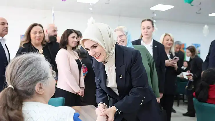 Göktaş, Berlin'de Yaşlılar ve Gençlerle Buluştu