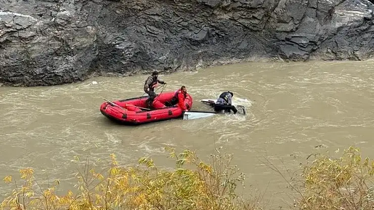 Hakkari'de Feci Kaza: Araç Zap Suyu'na Yuvarlandı, 2 Kişi Hayatını Kaybetti